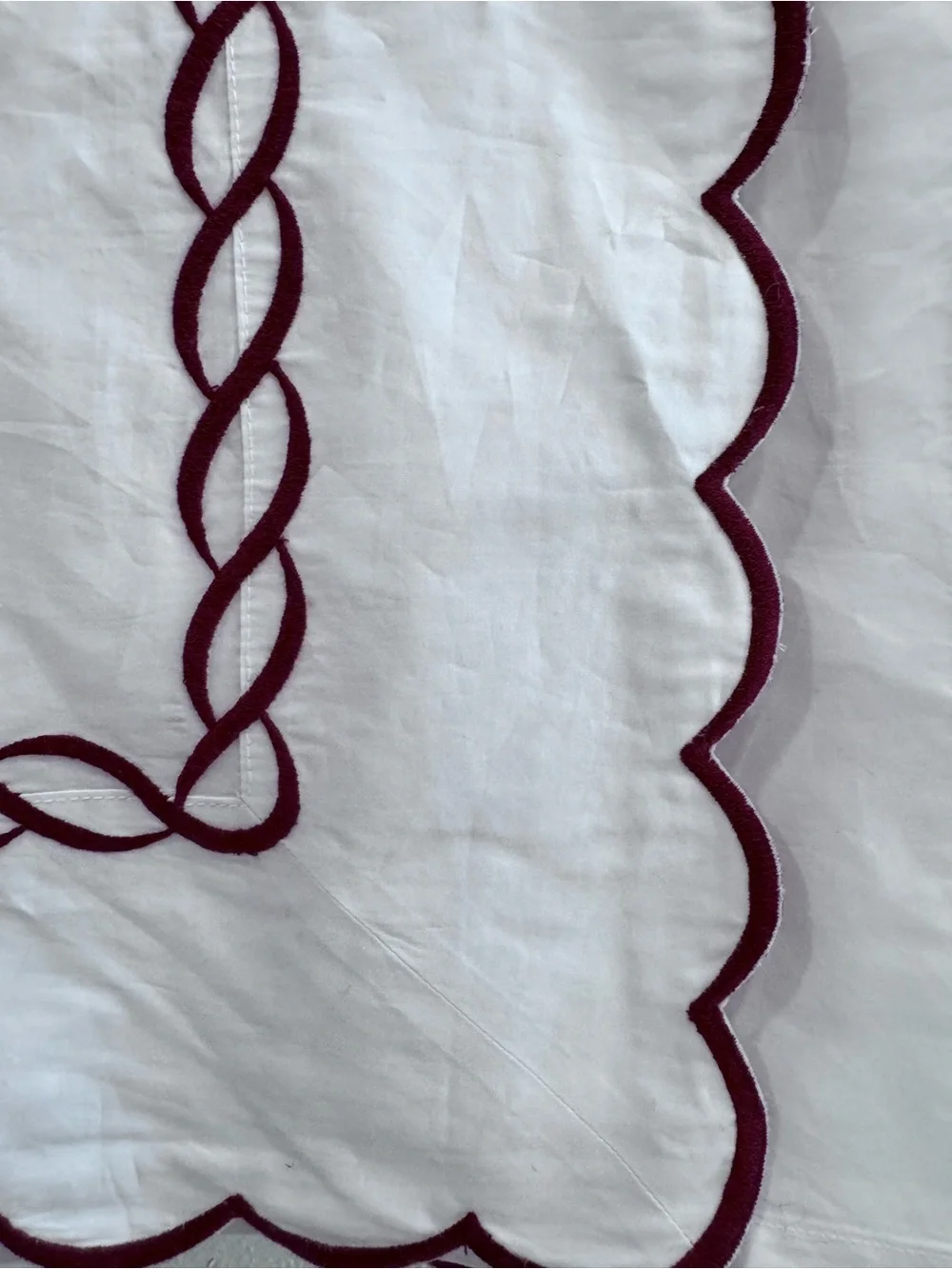 MATOUK CLASSIC CHAIN SCALLOP FLAT SHEET FULL / QUEEN - RED Egyptian Cotton